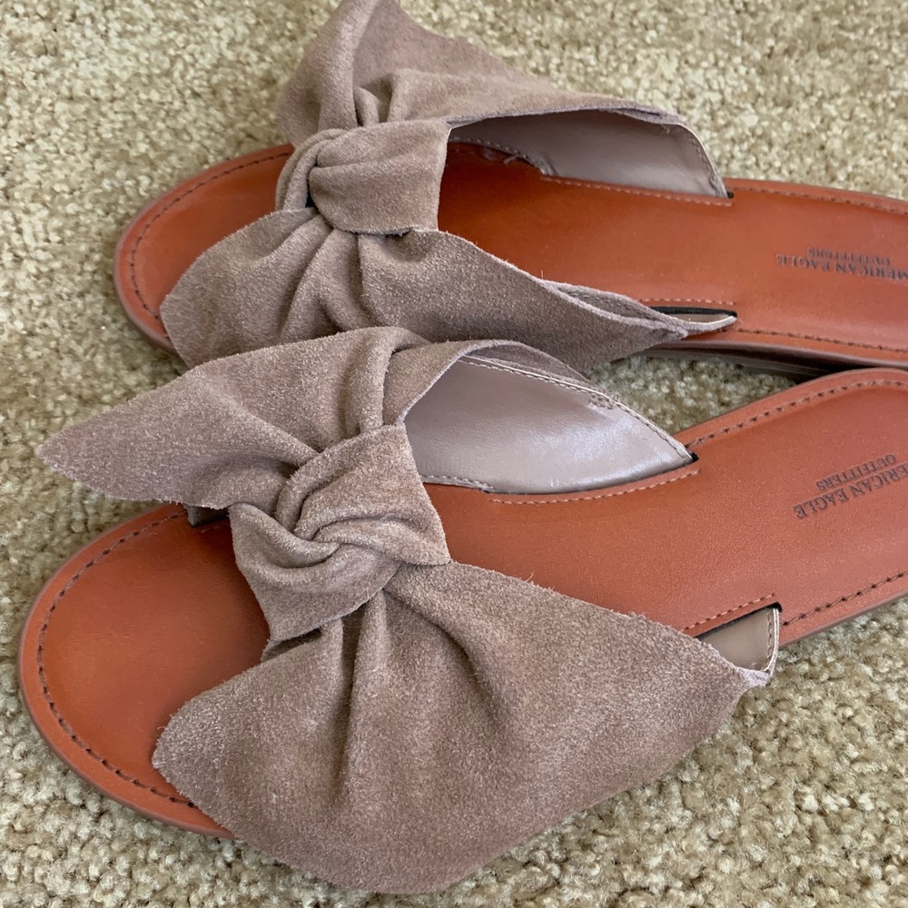 NWOT American Eagle Oversized Bow Sandal